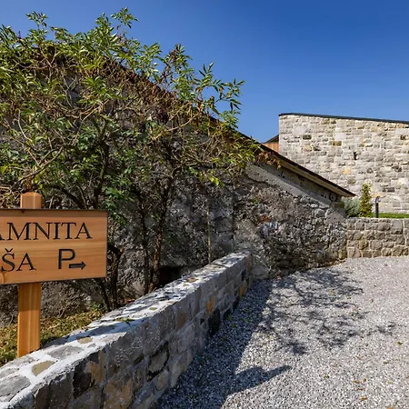 Kamnita Hisa Holiday home Neverke