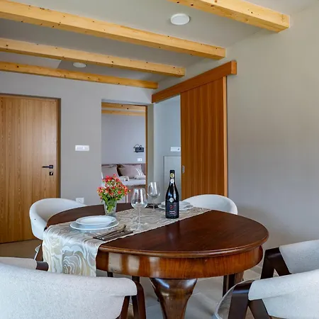 Kamnita Hisa Holiday home Neverke